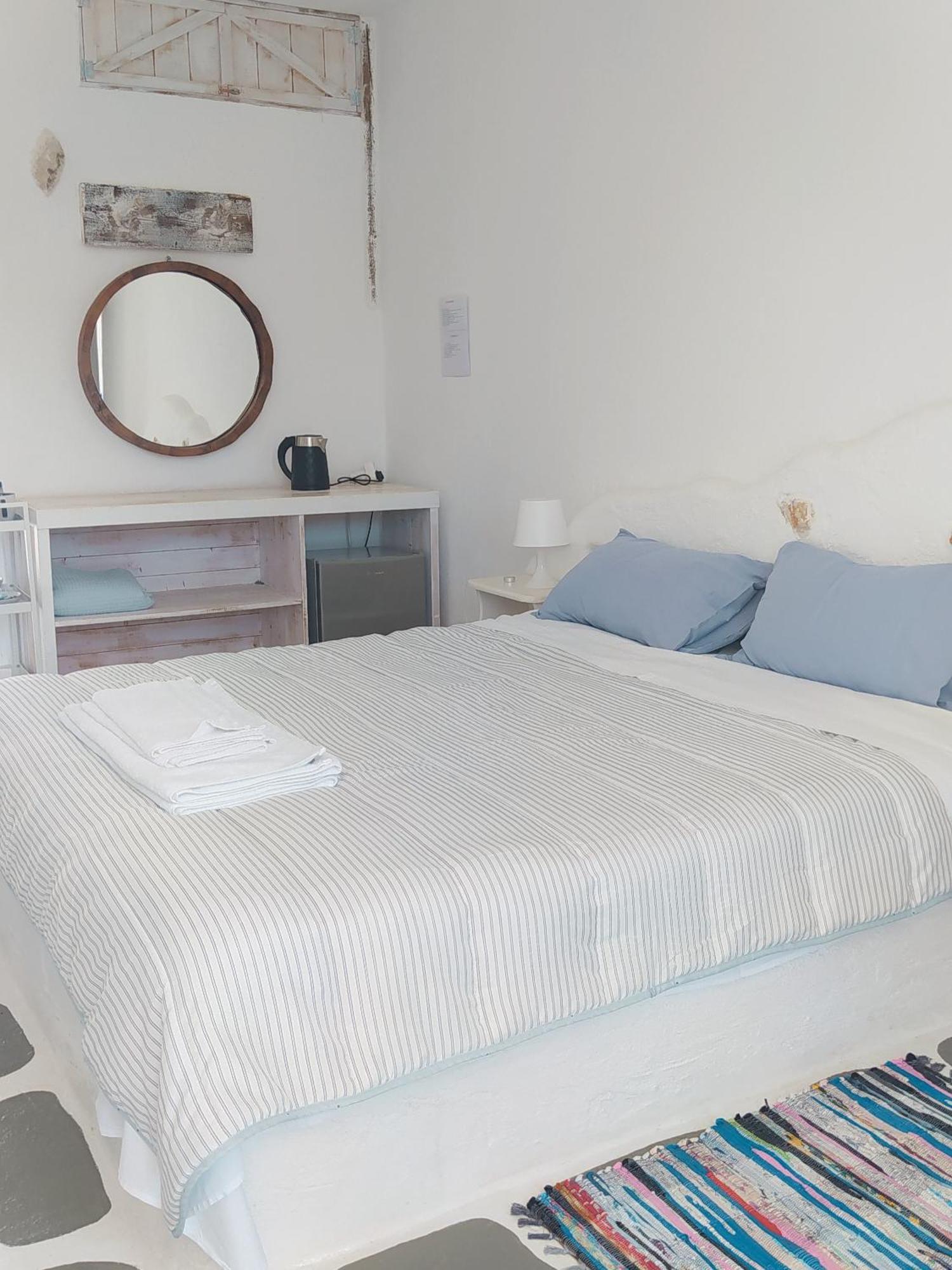 By The Sea Rooms, Avlaki Pórto Ráfti 外观 照片